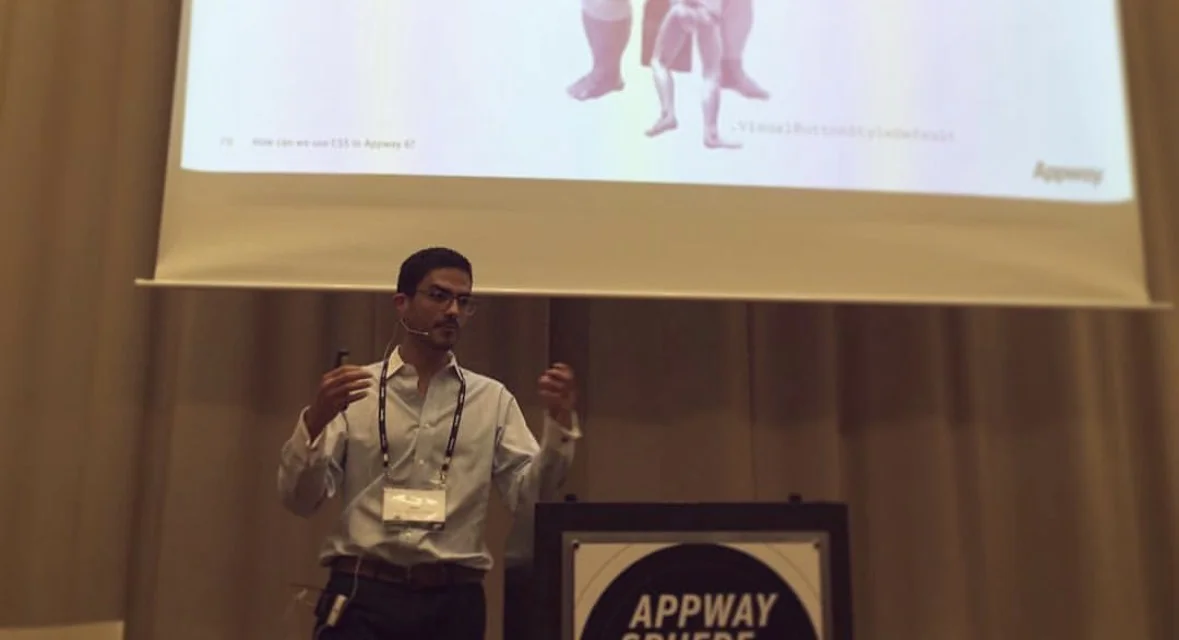 Ricardo Gerstl presenting